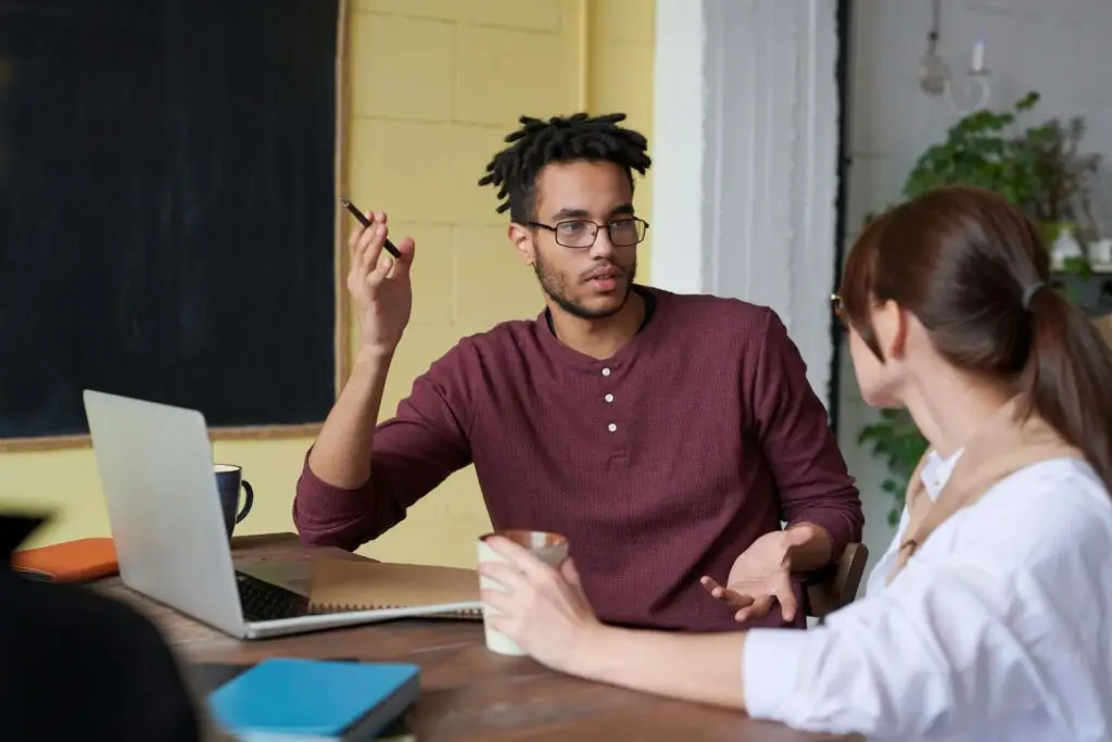 Two people in an office discussing Change Management